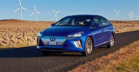 What are the pros and cons of Hyundai Ioniq?