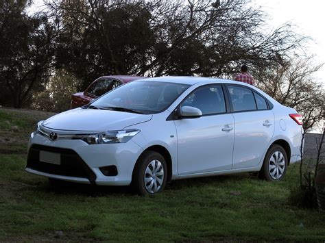 What grade of gas does Toyota Yaris take?