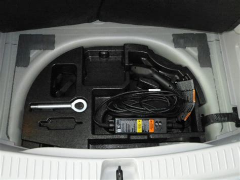 Does the Chevy Bolt come with a 240 volt charger?