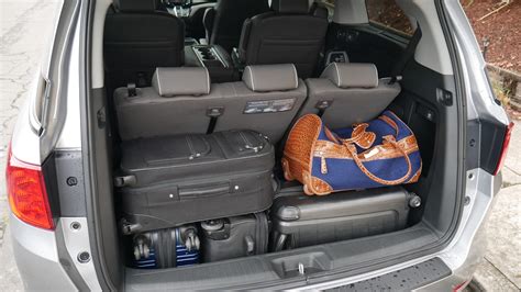 How many luggage can Honda Fit carry?
