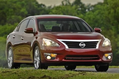 Is Nissan Altima better than Chevy Malibu?